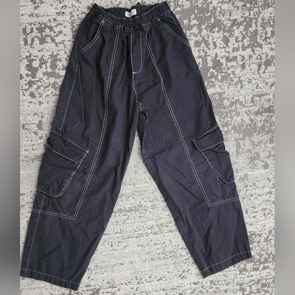 Zara Black Cargo Pants with Relaxed Fit and Elastic Waist